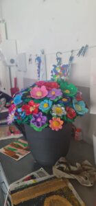 Bouquet de fleurs créées par les élèves de Cm1 et 4e Avenir pour le retour de l’infirmière