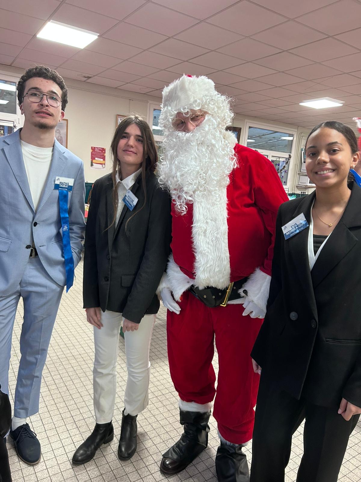Les 1ères Accueil assurent l’accueil et l’orientation des visiteurs au Marché de Noël