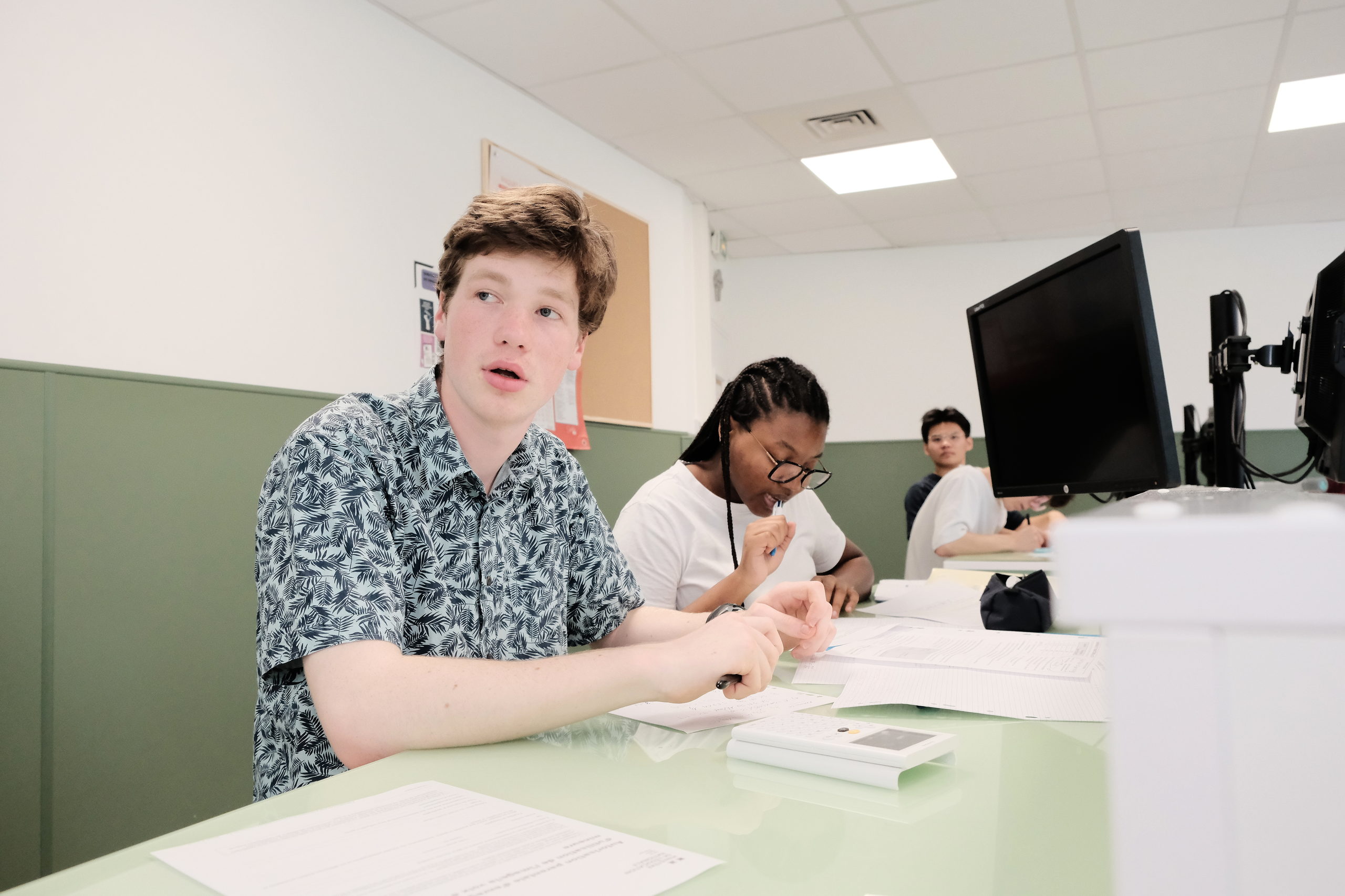 Élèves de 1re générale en laboratoire