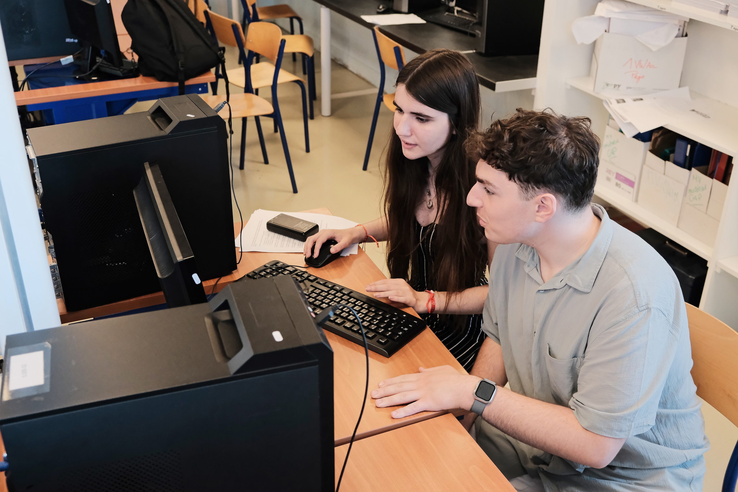 Élèves du lycée professionnel en salle informatique