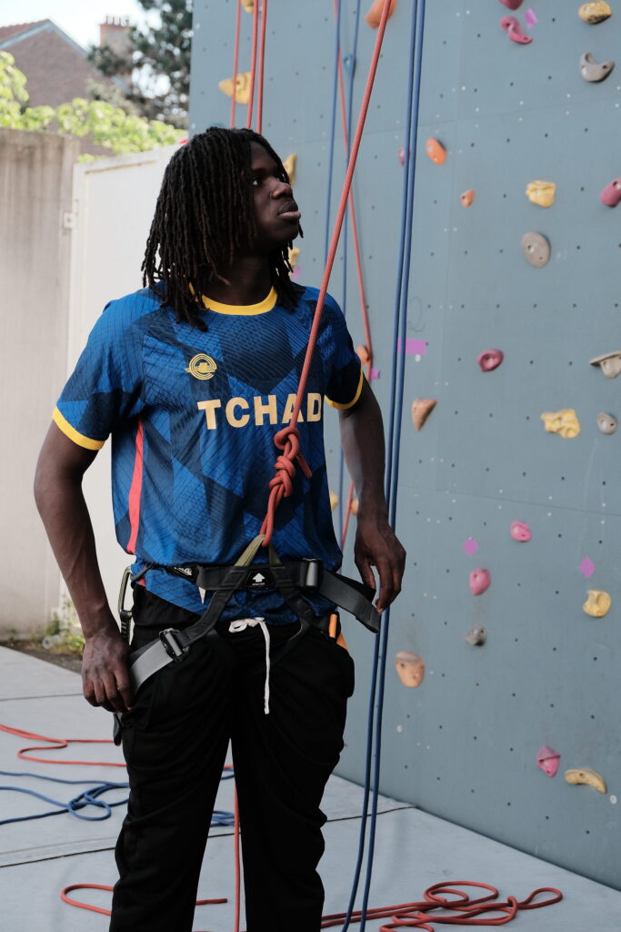 Élèves de 1re STMG au mur d'escalade