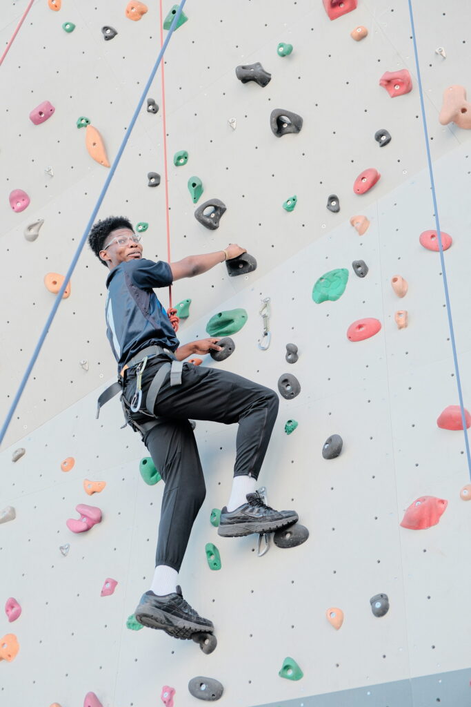 Élèves de 1re STMG au mur d'escalade